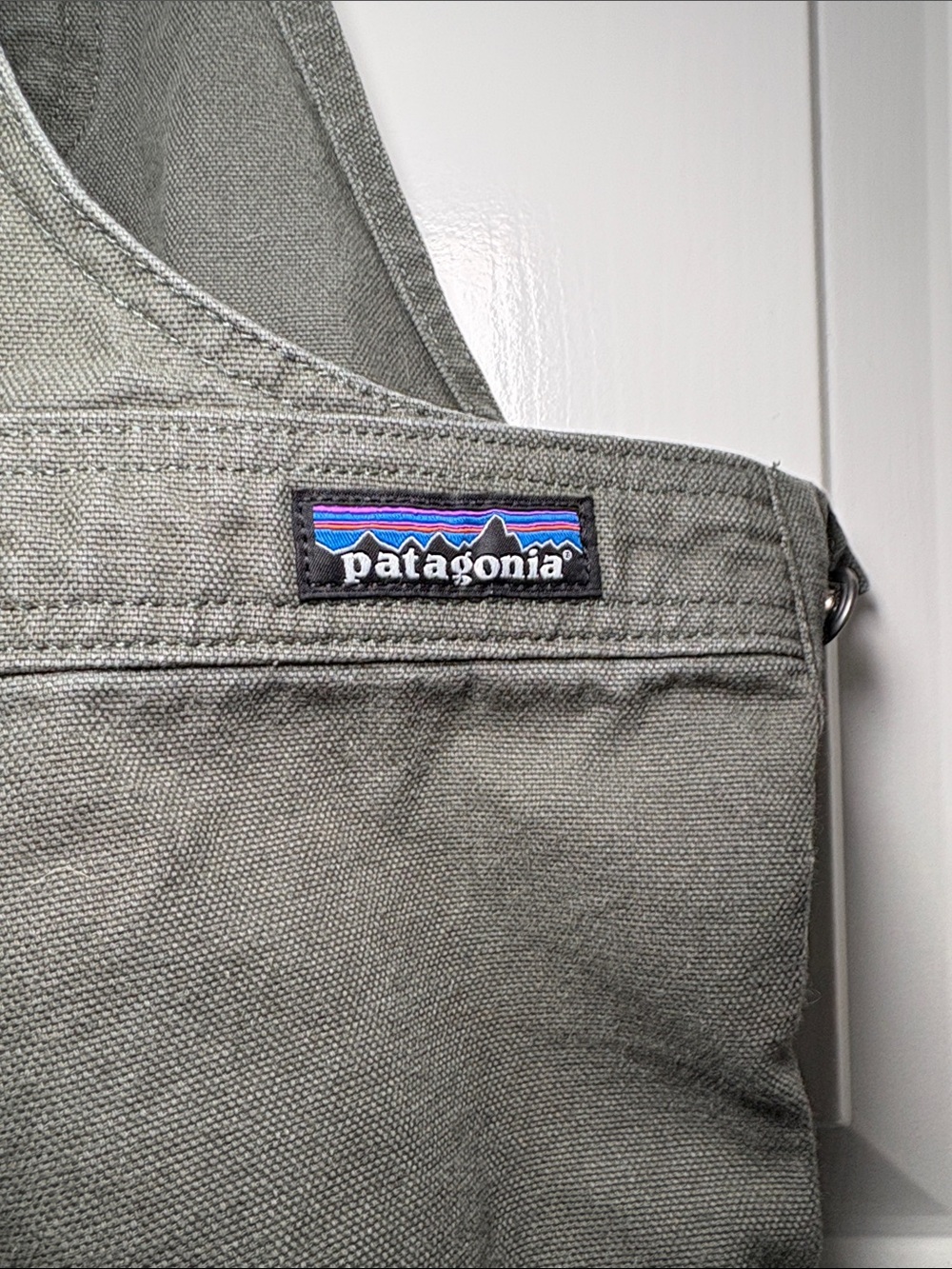 Patagonia Women's Canvas Stand Up® Short Overalls size M Green - Picture 3 of 3